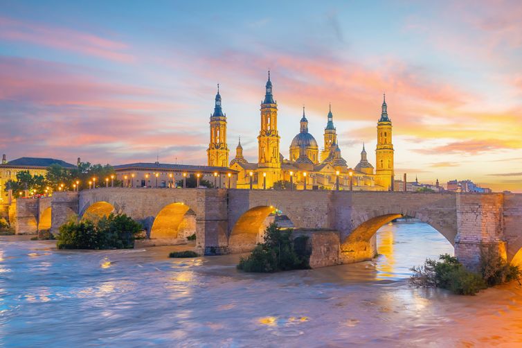 Basilica,Del,Pilar,And,Ebro,River,At,Sunset,,Zaragoza,,Aragon